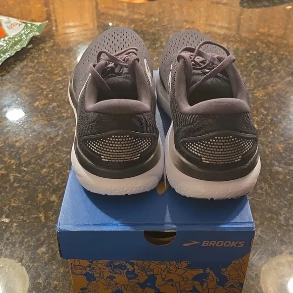 Brooks Ghost 16 Women Size 11 Medium B BNIB - Picture 4 of 8